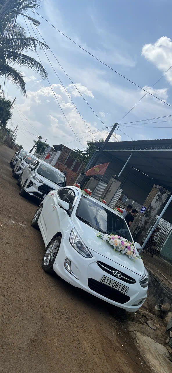 Xe cưới 7 chỗ Pleiku phù hợp rước dâu đường xa, đưa đón gia đình hai bên trong ngày cưới