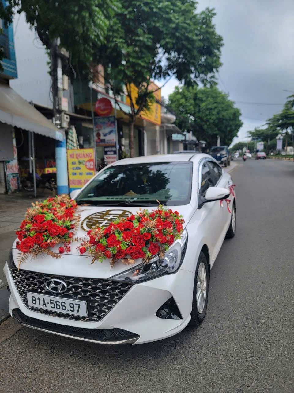 Bảng giá thuê xe cưới Pleiku 2026 cập nhật mới nhất cho xe cưới 4 chỗ và 7 chỗ tại Gia Lai