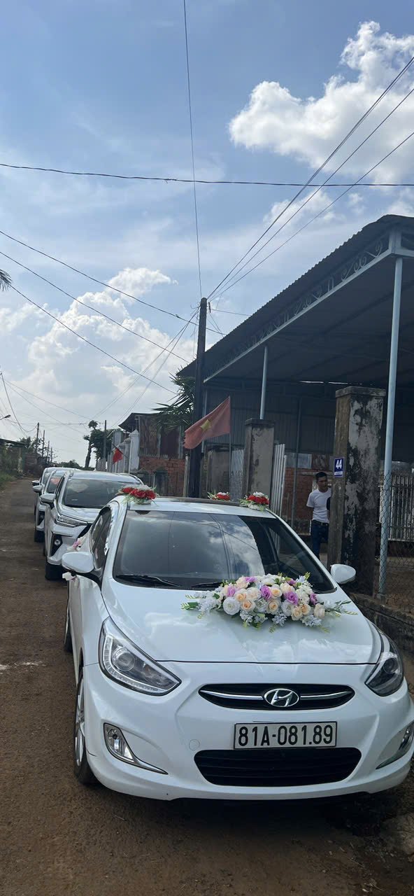 Xe cưới 7 chỗ Pleiku dùng đưa đón gia đình hai bên trong ngày cưới