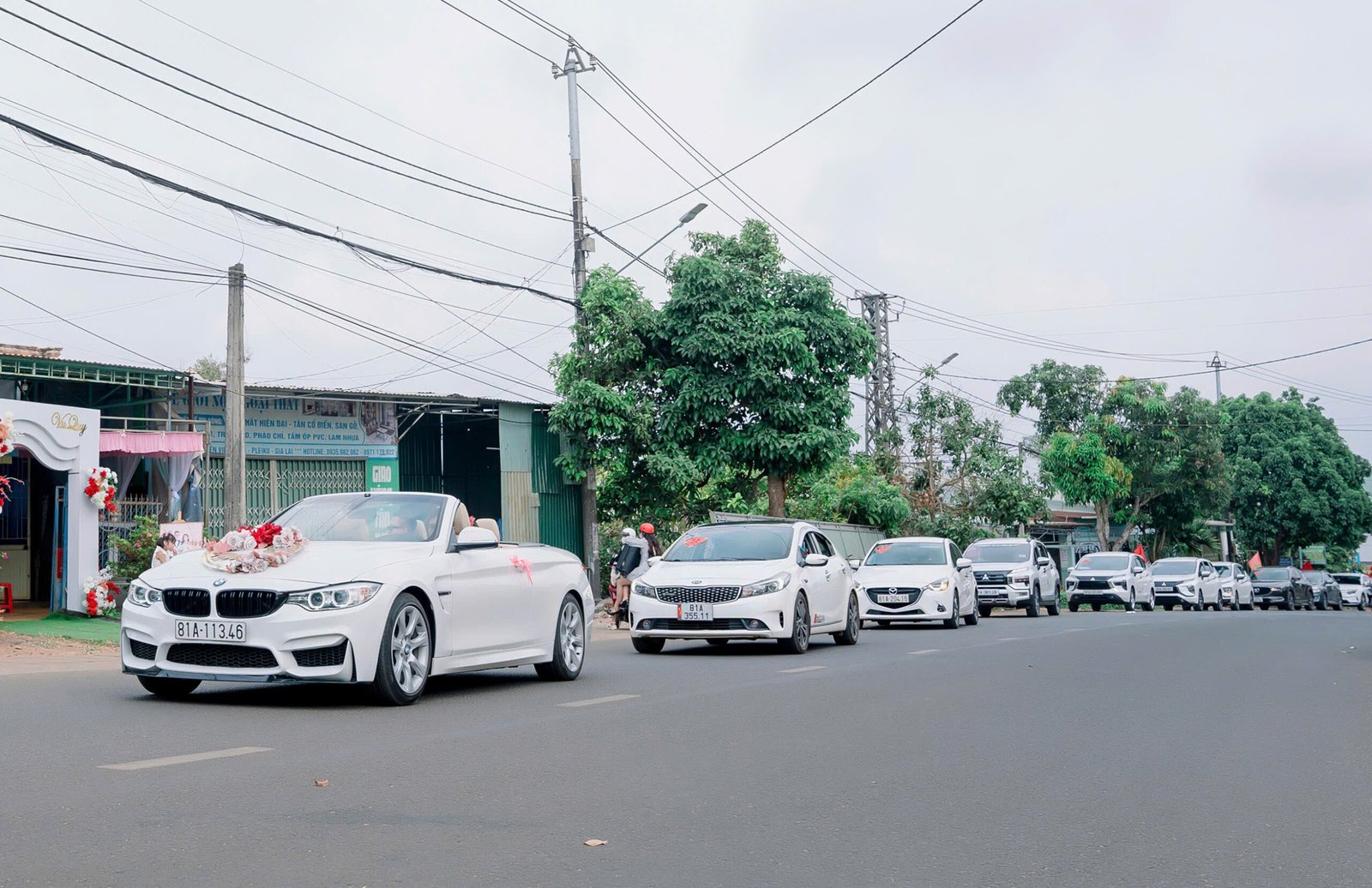 Xe cưới huyện Kbang Gia Lai phục vụ lễ rước dâu đúng giờ