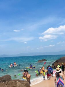 Taxi Pleiku Sài Gòn 1400km an toàn, xe đời mới