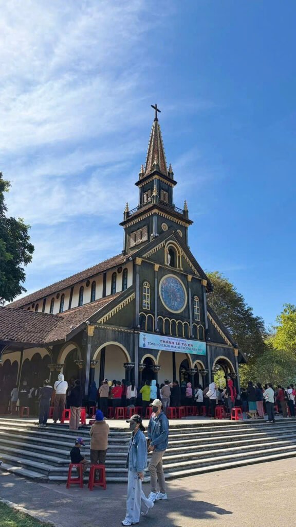 Taxi Pleiku – Kon Tum đưa đón tận nơi, giá trọn gói