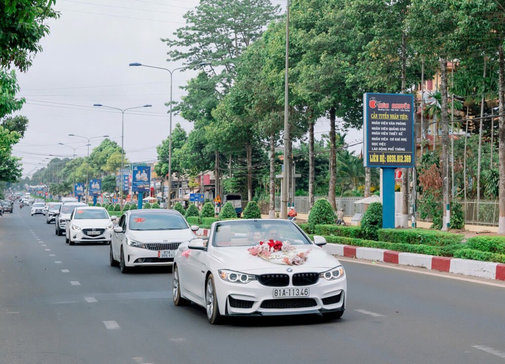 Xe cưới huyện Ia Grai Gia Lai phục vụ rước dâu